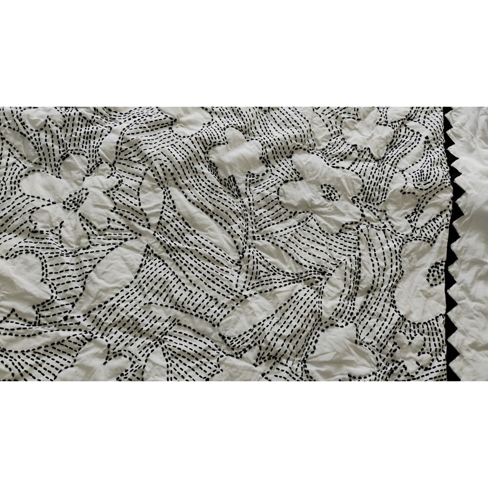 John Robshaw Baby Toddler Suhavi Crib Quilt Blk White Floral Organic Cotton EUC - Picture 5 of 11